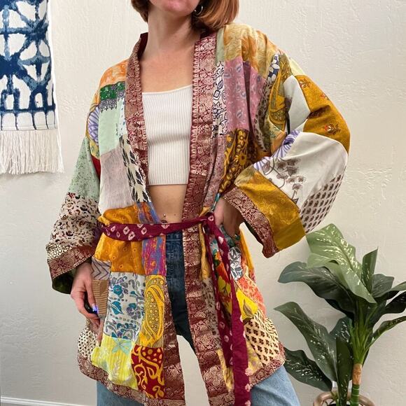 Vintage 1970's 100% Silk Tapestry Boho Kimono Cardi Robe - Picture 3 of 9